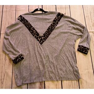 Emerald Gray Leopard Print Chevron Twist Front Keyhole Top 3X
